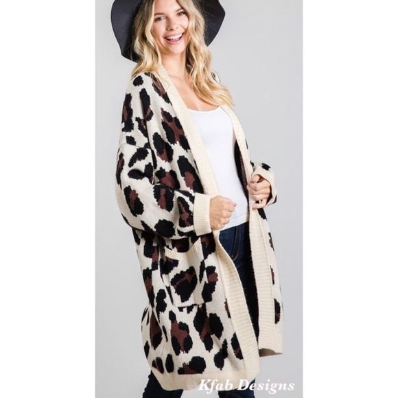 GeeGee Luxe Leopard Print Front Pocket Cardigan Sweater Size Medium Brand New - Picture 1 of 7